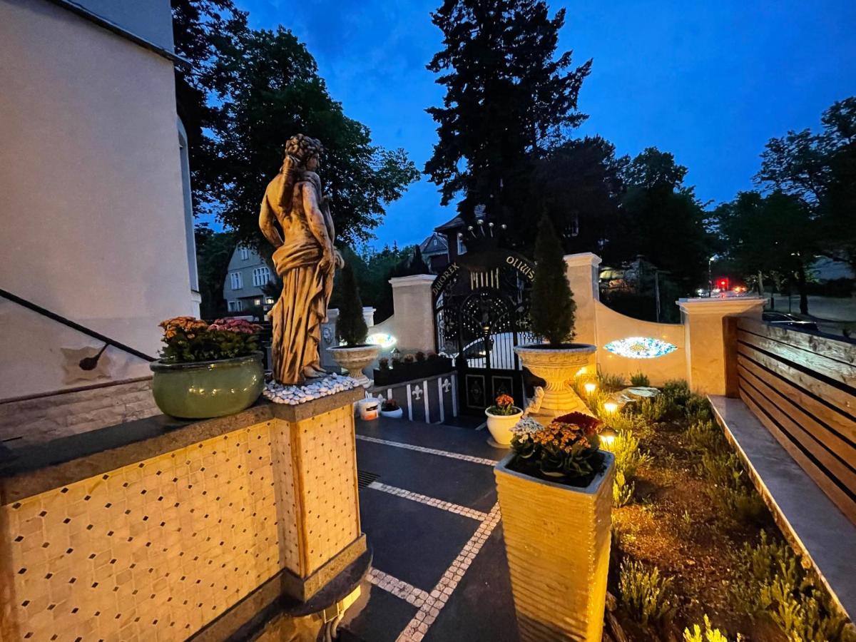 Bed and Breakfast Dworek Oliwski Гданьск Экстерьер фото