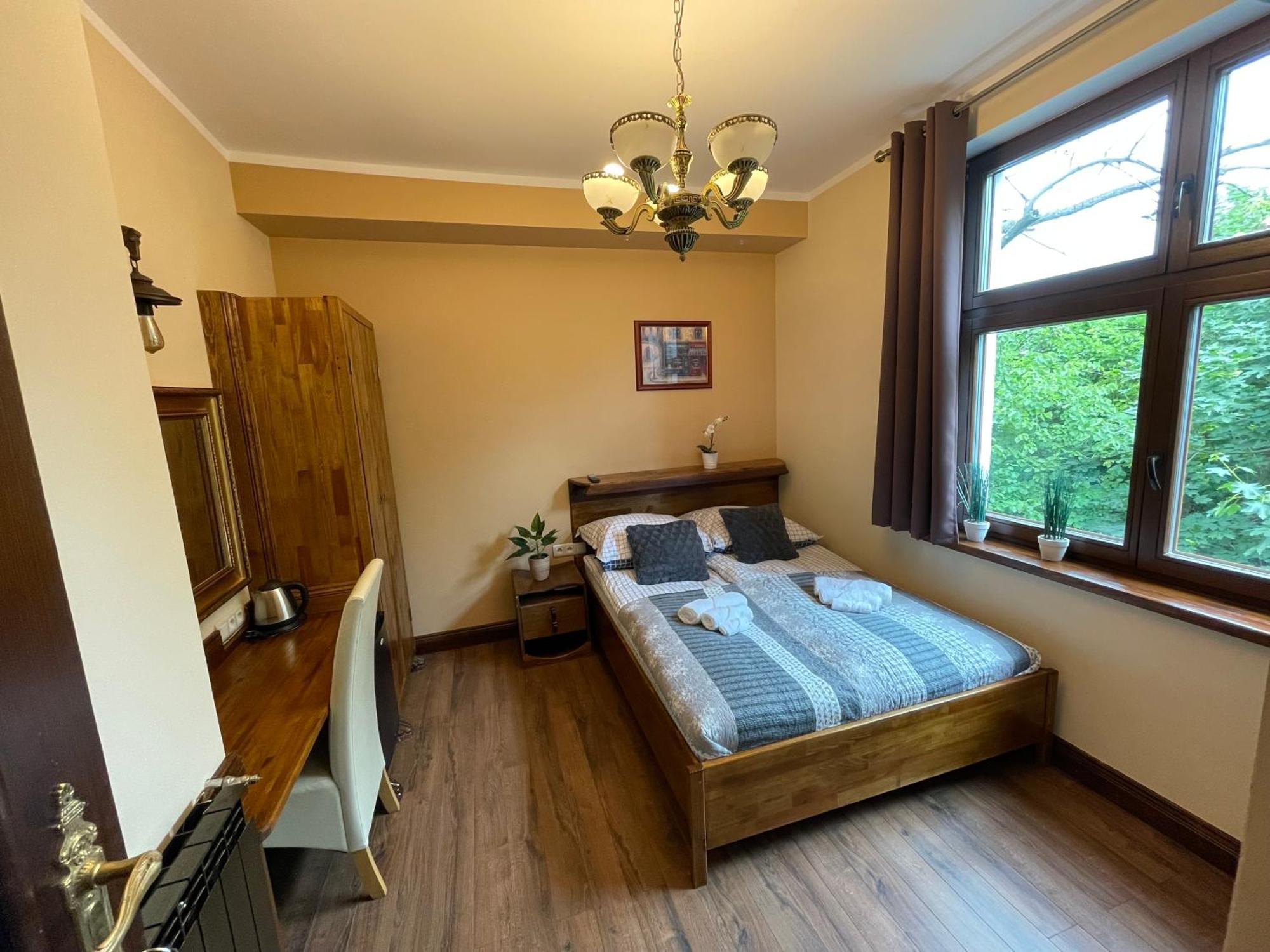 Bed and Breakfast Dworek Oliwski Гданьск Экстерьер фото