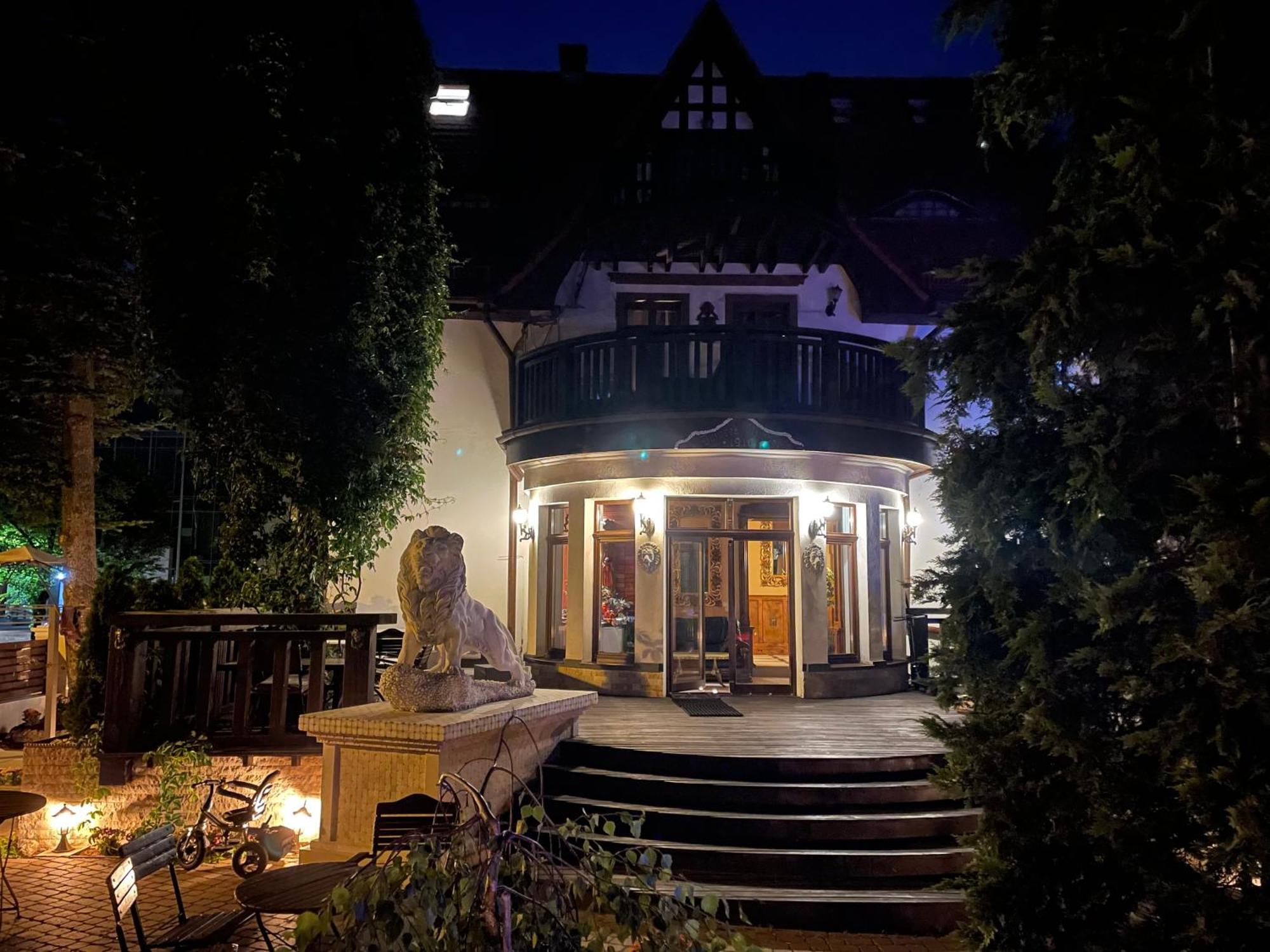 Bed and Breakfast Dworek Oliwski Гданьск Экстерьер фото