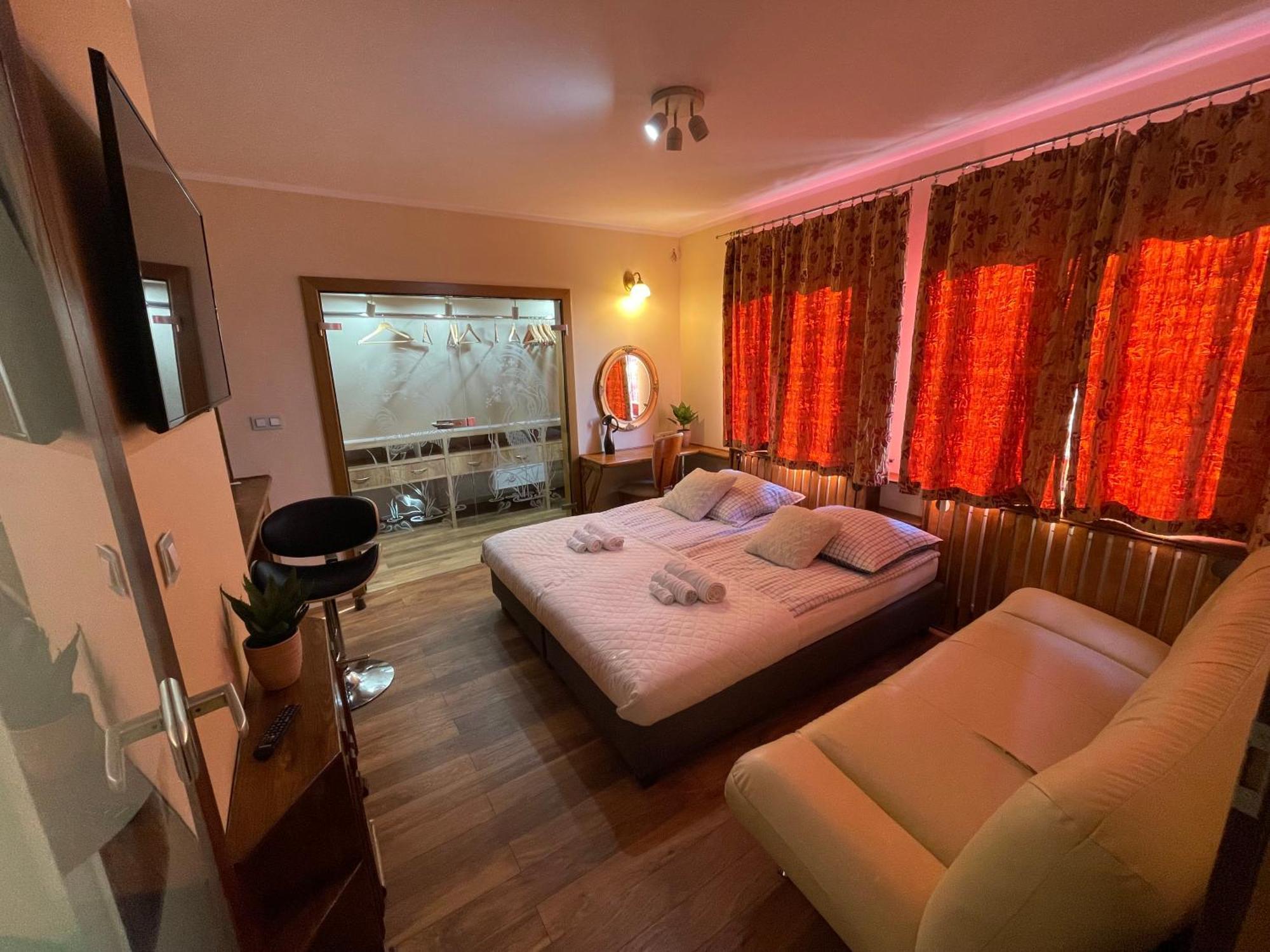 Bed and Breakfast Dworek Oliwski Гданьск Экстерьер фото